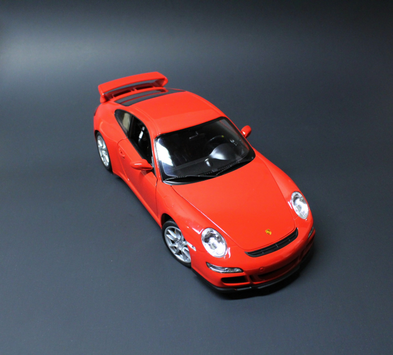 Illustration for article titled 1:18 Scale Porsche 997 GT3 by Welly